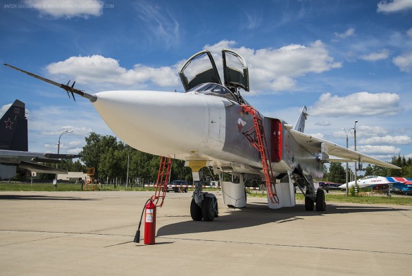 Самолёт Су-24 в Кубинке на выставке Армия - 2015