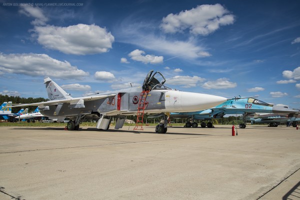 Самолёт Су-24 в Кубинке на выставке Армия - 2015