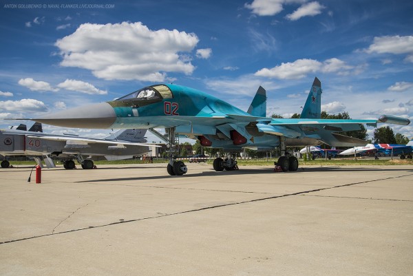 Самолёт Су-34 в Кубинке на выставке Армия 2015