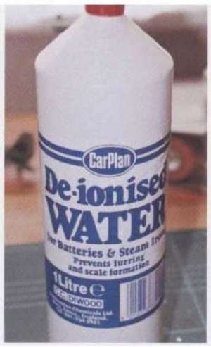 Деионизированная вода идеальна для разбавления акриловых красок от Aeromaster (и очень дешева!).