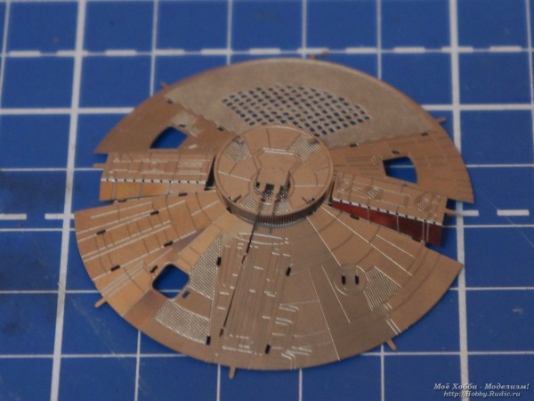 Сборка 3D puzzle Millenium Falcon