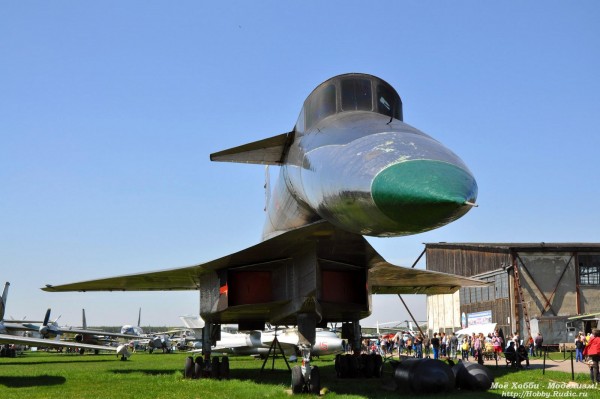 Ударно-разведывательный самолёт Су-100(т-4) в Монино