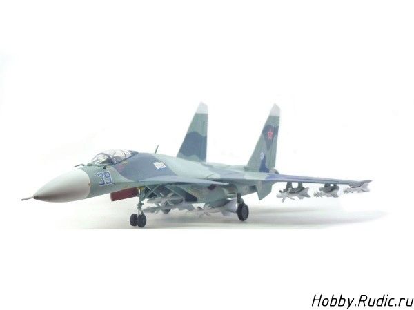 Готовая сборная модель: Су-33 от Звезды в масштабе 1/72