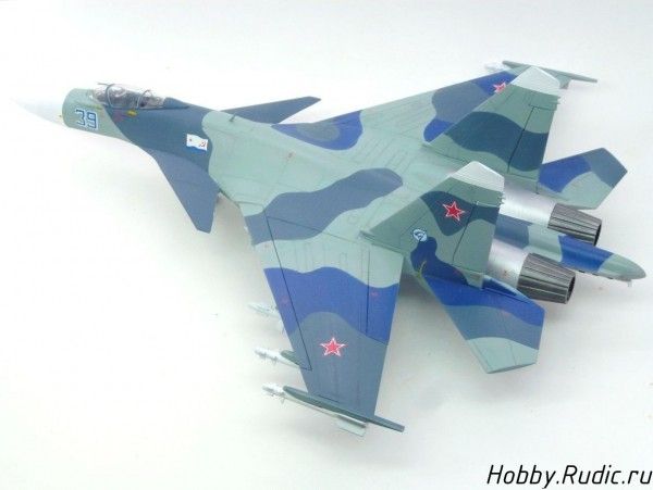 Готовая сборная модель: Су-33 от Звезды в масштабе 1/72