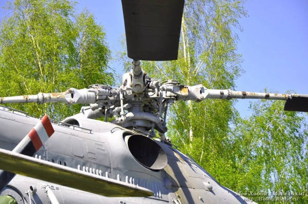 Вертолёт Ми-10К в авиамузее Монино