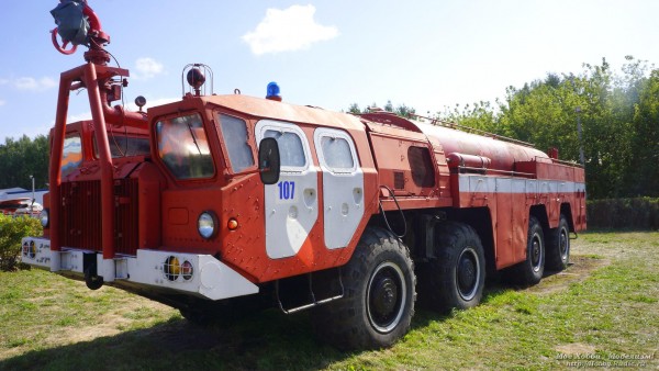 Пожарный автомобиль в Авиамузее Ульяновска