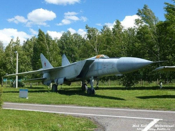 Самолёт Миг-25 в Авиамузее в Ульяновске.