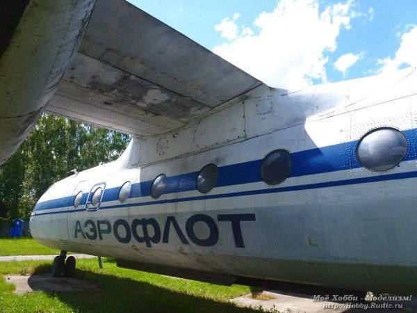Самолёт Ан-24 в авиамузее Ульяновска.