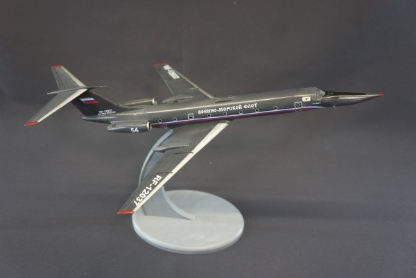 Готовая модель: ТУ-134УБЛ от Звезды